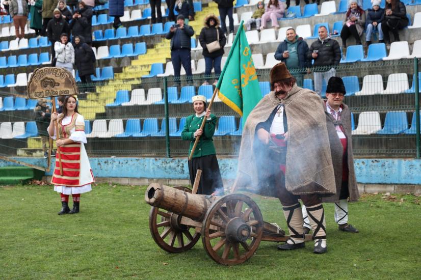 Община Симитли (121), Симитли Инфо (3418), „Симитлия – Древната земя на кукерите“ 2026 (3349), Апостол Апостолов (206), фестивал (615), кукери (78), традиции (857), Кукерският колектив и възрожденската група с черешов топ при НЧ „Обнова – 1869“ в с. Габарево (3597), община Павел Баня (3544), ръководител Димитър Гребачев (3598)