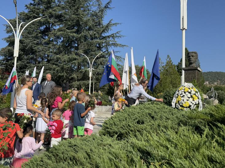 община Симитли, Апостол Апостолов, Васил Левски, рождението на дякона, 188 години
