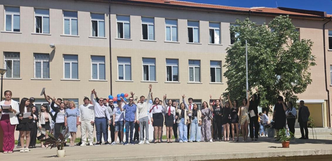 СУ Симитли, абитуриенти, дванадесетокласници