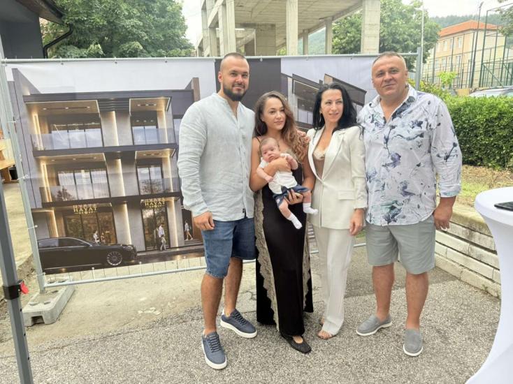 Община Симитли (121), Симитли Инфо (3418), HAYAT GROUP (4016), Първа копка (381), семейство Христови (4017), бизнес сграда (4018), нов строеж (2042)