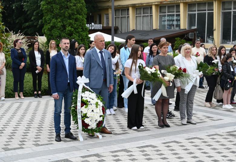 Община Симитли (121), Симитли Инфо (3418), Апостол Апостолов (206), 2 юни (1398), Христо Ботев (420), 150 години от подвига на Ботев и неговата чета (3919)