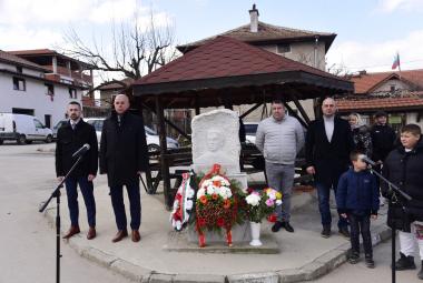 Крупник, Васил Левски, годишнина, отбелязване