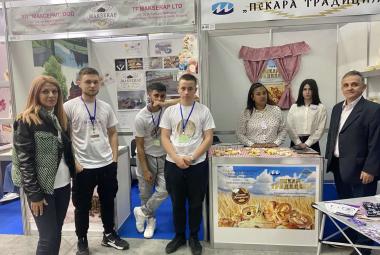 СУ Крупник, ученици, панаир, Антоанета Йовева, награда за социална иновация, Учениците от учебно-тренировъчна фирма „Максерап“ ООД